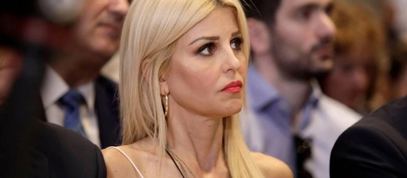 Έλενα Ράπτη: «Μήπως είναι σαδισμός να κάνει κάποιος τον σταυρό του... »